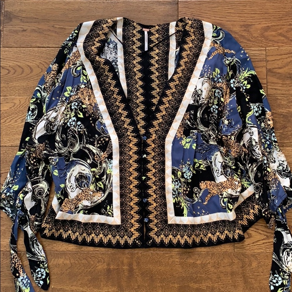 FREE PEOPLE FLOWY TOP